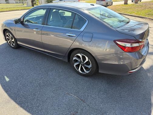 2017 Honda Accord EX-L w/Navigation & Honda Sensing