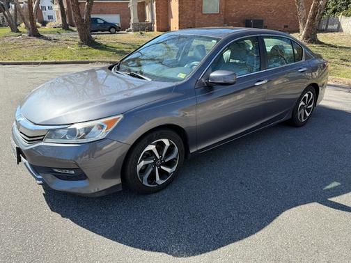 2017 Honda Accord EX-L w/Navigation & Honda Sensing