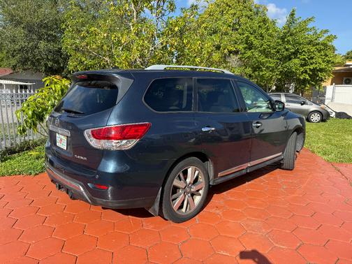 Blue 2013 Nissan Pathfinder Platinum