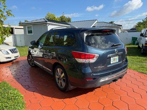 Blue 2013 Nissan Pathfinder Platinum