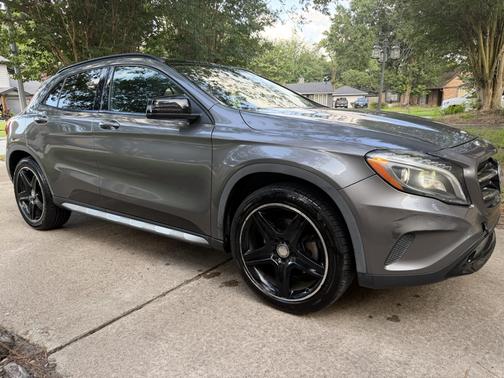 Gray 2017 Mercedes-Benz GLA 250 Base