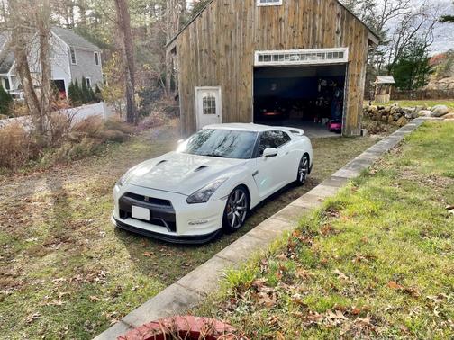 White 2009 Nissan GT-R Premium
