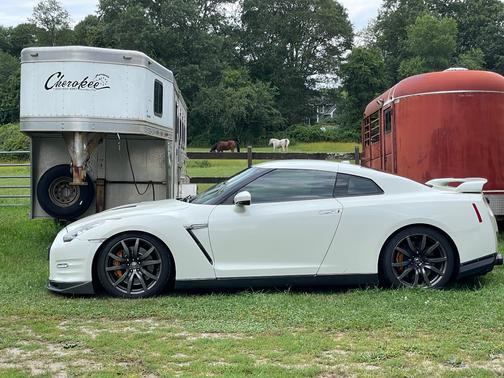 White 2009 Nissan GT-R Premium
