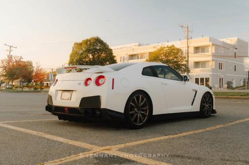 White 2009 Nissan GT-R Premium