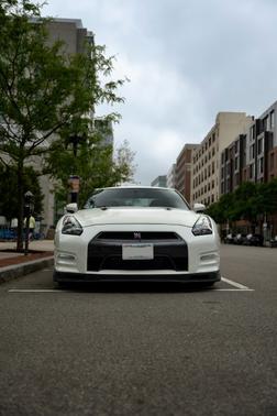 White 2009 Nissan GT-R Premium