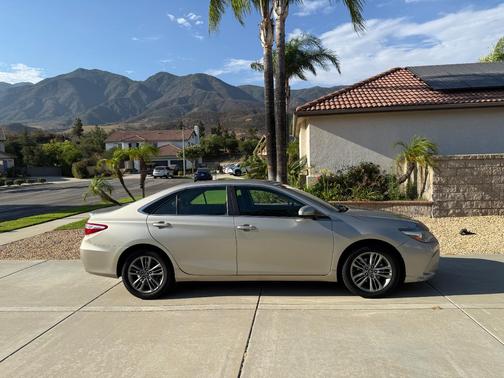 Gold 2016 Toyota Camry SE