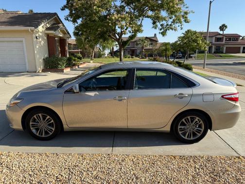 Gold 2016 Toyota Camry SE