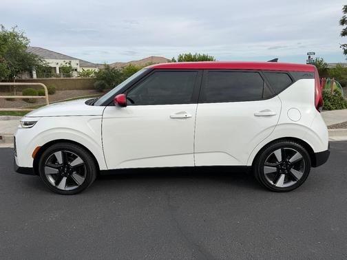 White 2020 Kia Soul EX