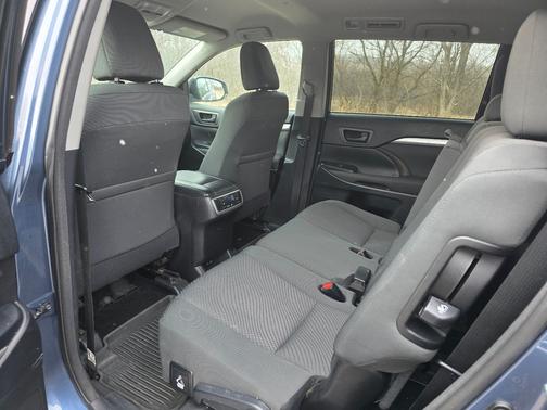 2017 Toyota Highlander LE