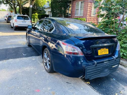Blue 2014 Nissan Maxima SV