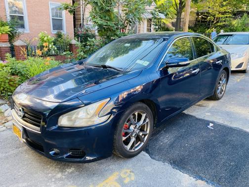Blue 2014 Nissan Maxima SV