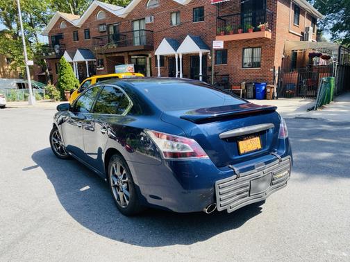 Blue 2014 Nissan Maxima SV