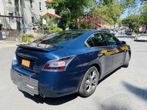 Blue 2014 Nissan Maxima SV
