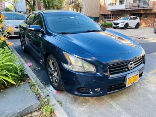 Blue 2014 Nissan Maxima SV