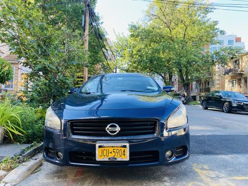 Blue 2014 Nissan Maxima SV