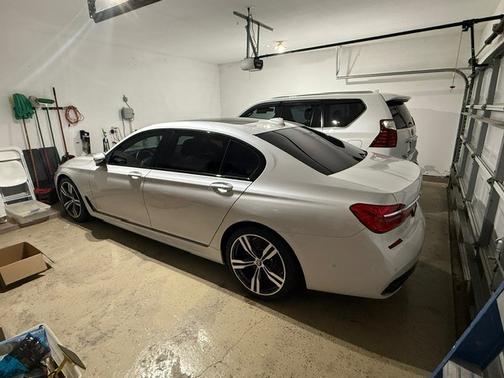 White 2019 BMW 750 i