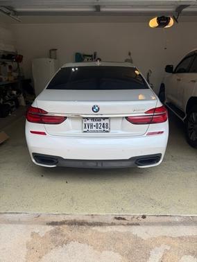 White 2019 BMW 750 i