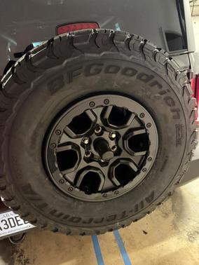 Gray 2023 Ford Bronco Wildtrak Advanced