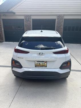 White 2018 Hyundai KONA SE