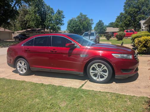 Red 2013 Ford Taurus SEL