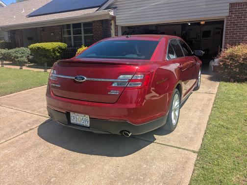 Red 2013 Ford Taurus SEL