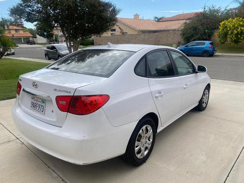 White 2010 Hyundai ELANTRA GLS