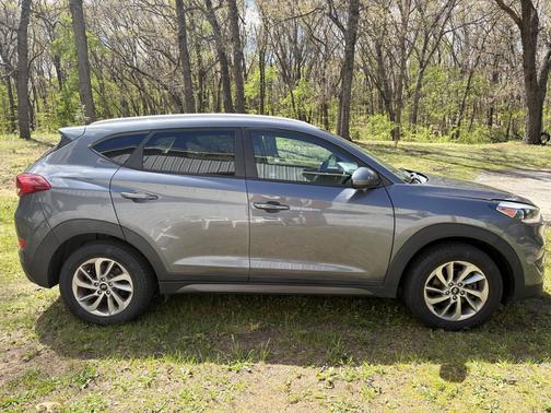 Gray 2016 Hyundai TUCSON SE