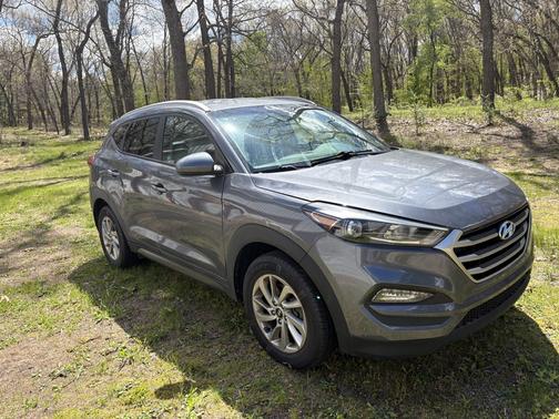 Gray 2016 Hyundai TUCSON SE