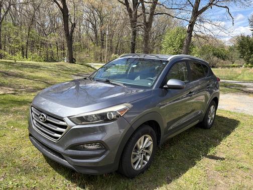 Gray 2016 Hyundai TUCSON SE