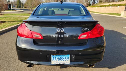 Black 2012 INFINITI G37 x