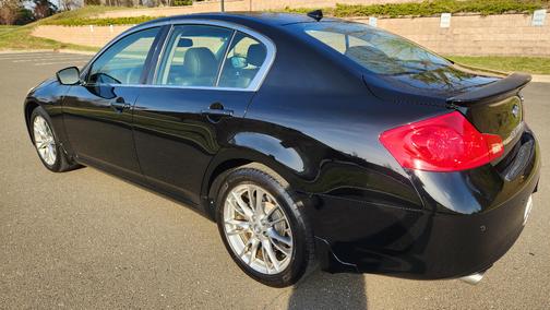 Black 2012 INFINITI G37 x