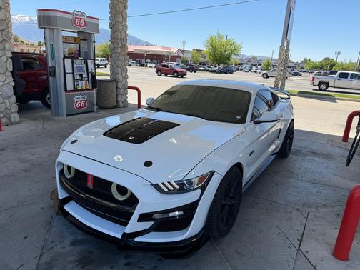 White 2015 Ford Mustang GT Premium