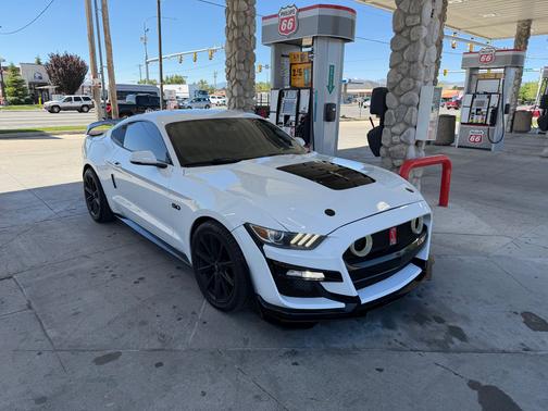 White 2015 Ford Mustang GT Premium