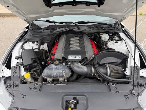 White 2015 Ford Mustang GT Premium