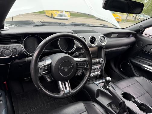 White 2015 Ford Mustang GT Premium