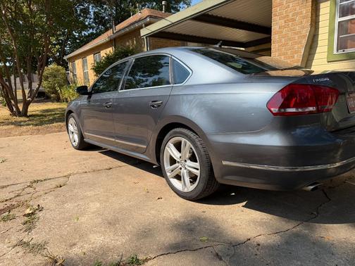 Gray 2012 Volkswagen Passat 2.0 TDI SEL Premium