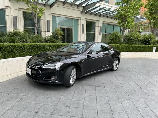 Black 2016 Tesla Model S 85D