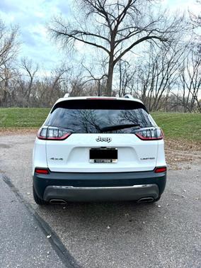 White 2019 Jeep Cherokee Limited