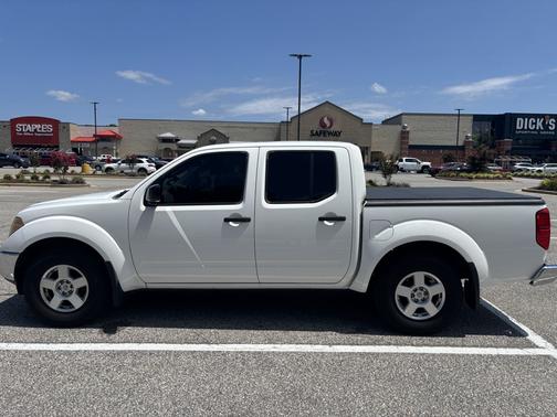 White 2006 Nissan Frontier SE Crew Cab