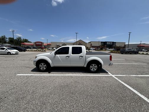 White 2006 Nissan Frontier SE Crew Cab