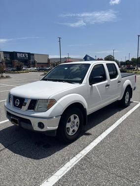 White 2006 Nissan Frontier SE Crew Cab