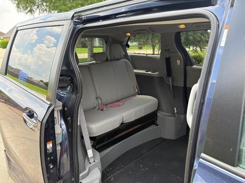 Blue 2019 Toyota Sienna XLE