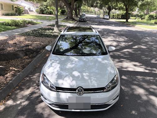 White 2019 Volkswagen Golf SportWagen 1.4T SE