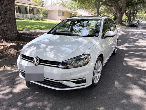 White 2019 Volkswagen Golf SportWagen 1.4T SE