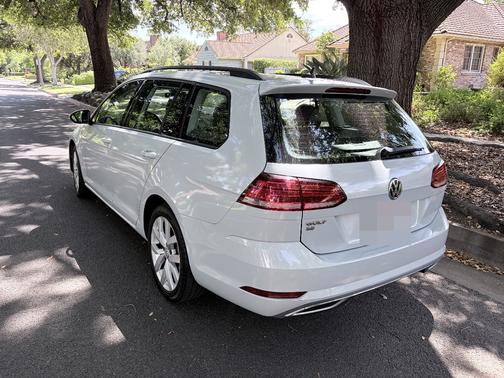 White 2019 Volkswagen Golf SportWagen 1.4T SE