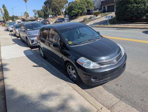 2011 Nissan Versa 1.8 SL