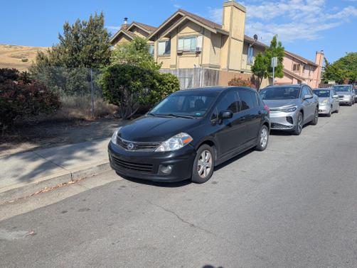 2011 Nissan Versa 1.8 SL