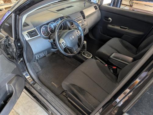 2011 Nissan Versa 1.8 SL