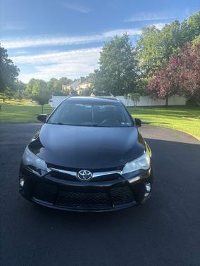 Black 2017 Toyota Camry SE