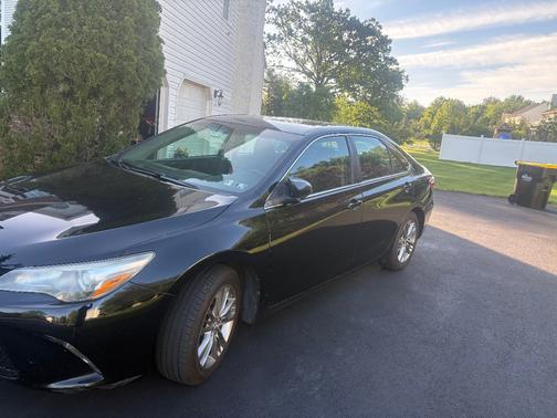 Black 2017 Toyota Camry SE